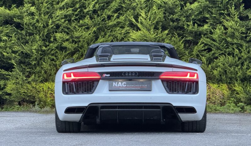 
								Audi R8 5.2 FSI V10 Plus Spyder S Tronic quattro Euro 6 (s/s) 2dr full									