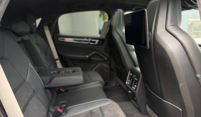
								Porsche Cayenne 4.0 GTS full									