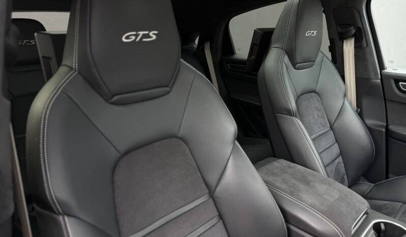 
								Porsche Cayenne 4.0 GTS full									